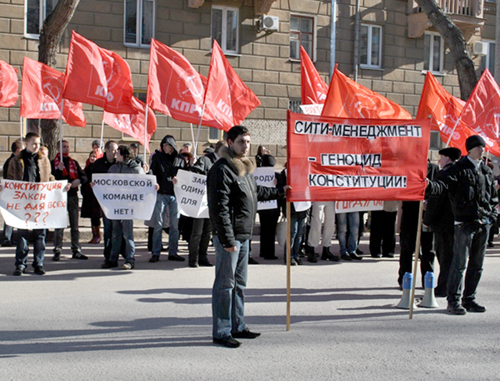 Митинг за сохранение выборности мэра Волгограда, Волгоград, ул. Советская. 01 апреля 2011 г. Фото "Кавказского узла"