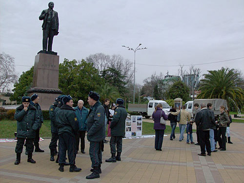 Пикет в защиту природы Утриша в городе Сочи, 26 декабря 2009 года. Фото "Кавказского Узла"