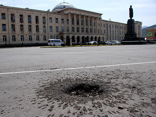 Грузия, центральная площадь в городе Гори, август 2008 года. Фото: Интерпрессньюс/http://civil.ge