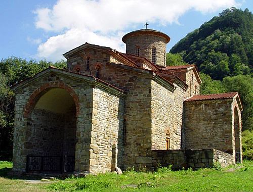 Северный Зеленчукский храм (Х век), Карачаево-Черкесия. Фото с сайта http://ru.wikipedia.org