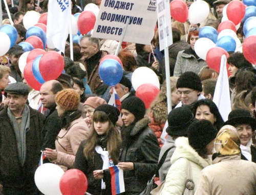 Участники торжественного митинга в честь Дня народного единства в Ростове-на-Дону. 4 ноября 2011 г. Фото Натальи Баженовой для "Кавказского узла"