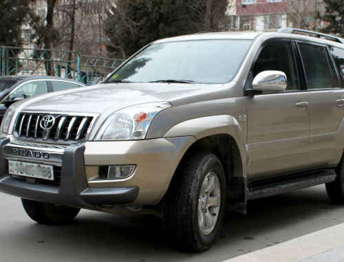 Автомобиль Toyota Land Cruiser Prado. Фото Элчина Гусейнова, www.drive2.ru