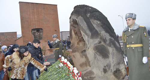 Возложение цветов, НКР. Фото Алвард Григорян для "Кавказского узла"