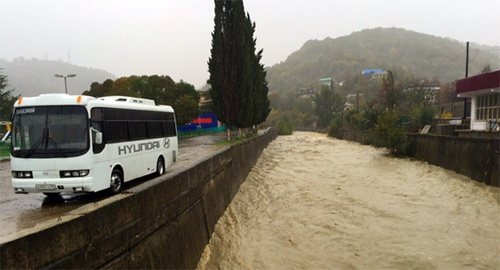 Повышенный уровень воды в Сочи. Фото: http://23.mchs.gov.ru/operationalpage/operational/2015/11/2/