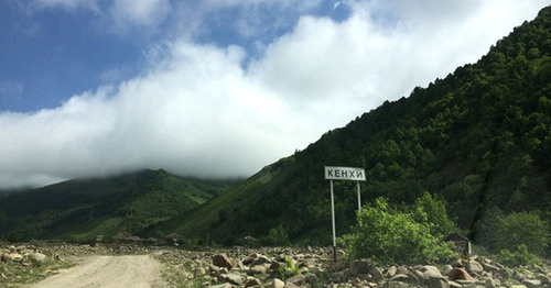 Въезд в село Кенхи. Шаройский район Чечни. Фото http://chechnyatoday.com/content/view/290922