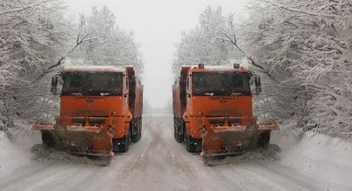 Расчистка дорог в Грузии.Фото © FB / Департамент автодорог
 http://sputnik-georgia.ru/society/20161213/234165790/Situacija-na-dorogah-Gruzii-ogranichenija-v-napravlenii-RF-i-Armenii.html