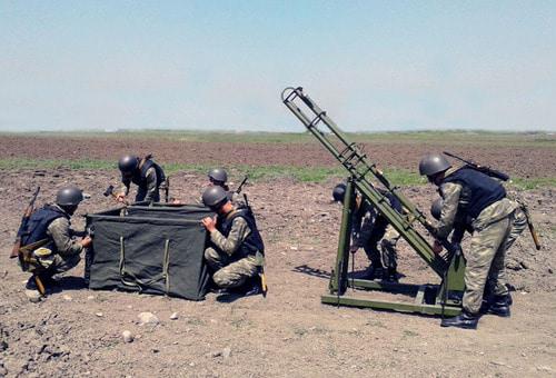 Азербайджанские военные. Апрель 2018 года. Фото пресс-службы Минобороны Азербайджана. https://mod.gov.az/ru/news/provedeno-sorevnovanie-za-zvanie-luchshego-inzhenerno-sapernogo-otdeleniya-voinskogo-obedineniya-22462.html