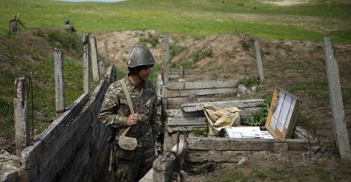 На линии соприкосновения в Нагорном Карабахе. Фото: REUTERS/Staff