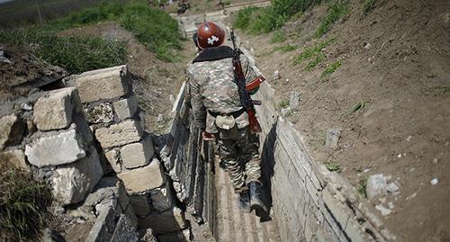 На линии соприкосновения в Нагорном Карабахе. Фото: REUTERS/Staff