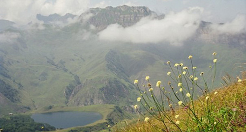 Озеро в Галанчожском районе. Фото - https://commons.wikimedia.org/wiki/File:Lake-Galanchoj_2005_CHECHENIA..jpg?uselang=ru