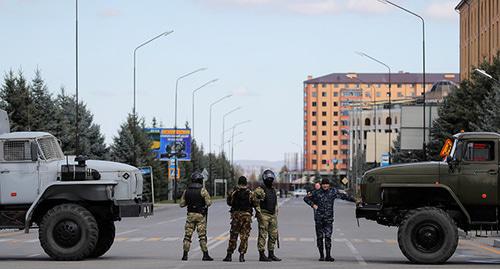 Сотрудники силовых структур на улицах Магаса. Октябрь 2018 г. Фото: REUTERS/Maxim Shemetov