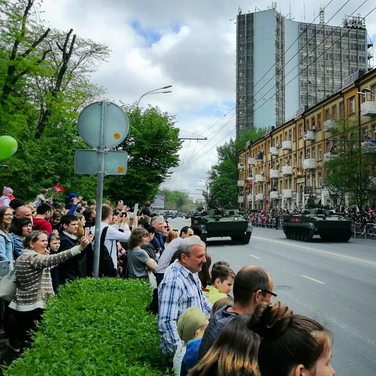 Ростовчане встречают колонну военной техники Ростова-на-Дону 9 мая 2019 года. Фото Константина Волгина для "Кавказского узла"