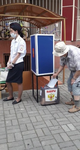 "Уличное голосование в Сочи" в центральном районе. Фото Светланы Кравченко для "Кавказского узла"