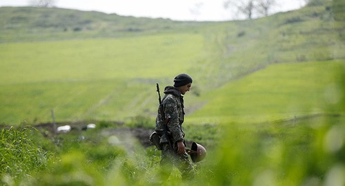 На линии соприкосновения в Нагорном Карабахе. Фото: REUTERS/Staff