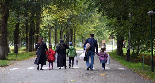 Дети,возвращенные с Ближнего Востока, и их родственники Фото Пресс-служба Уполномоченного при Президенте Российской Федерации по правам ребенка http://deti.gov.ru/articles/news/rodstvennikam-peredali-vyvezennyh-iz-sirii-rossijskih-detej