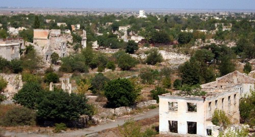 Агдам, Нагорный Карабах. Фото Joaoleitao 
 http://ru.wikipedia.org https://ru.wikipedia.org/wiki/Агдам#/media/Файл:Agdam-nagorno-karabakh-3.jpg