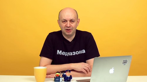 Главный редактор "Медиазоны" Сергей Смирнов. Стоп-кадр видео https://youtu.be/IjBjy94RqW0