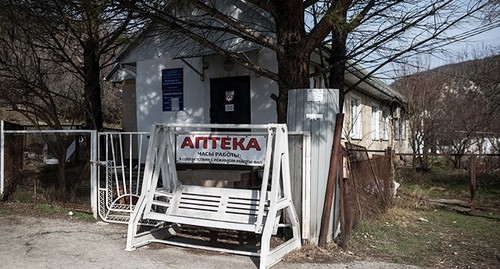 Казак Алексей Александров со своей коровой. Фото: Алина Десятниченко /специально для «Новой»