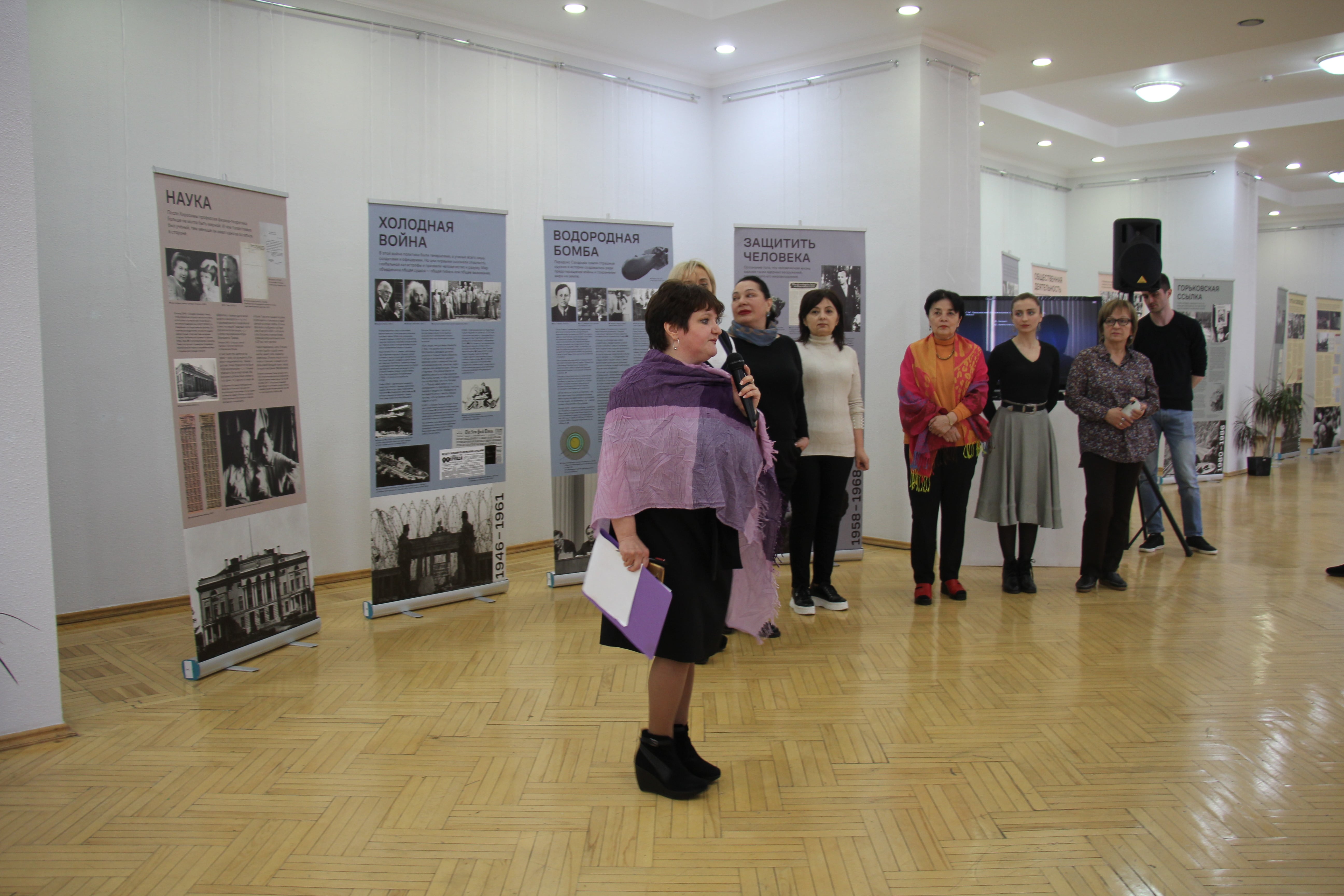 На выставке к 100-летию академика Сахарова во Владикавказе. Фото Тамары Агкацевой для "Кавказского узла"