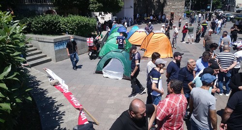 Акция противников "Марша достоинства" в центре Тбилиси 05.07.21. Фото Беслана Кмузова для "Кавказского узла"