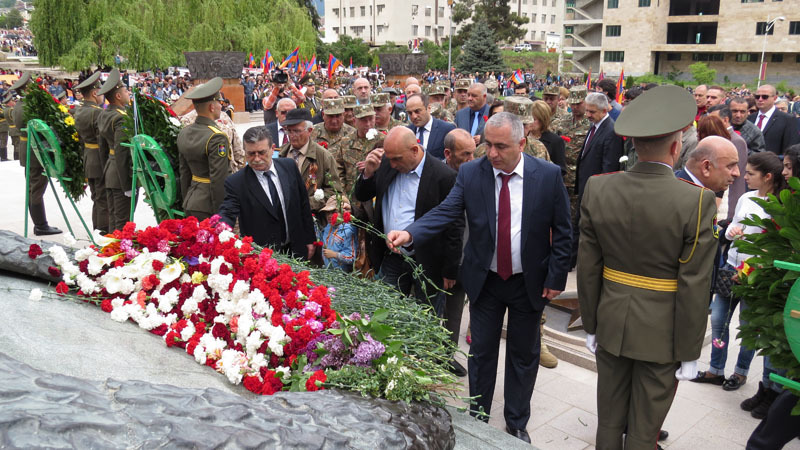 9 мая 2016г. Мемориальный комплекс г.Степанакерта.